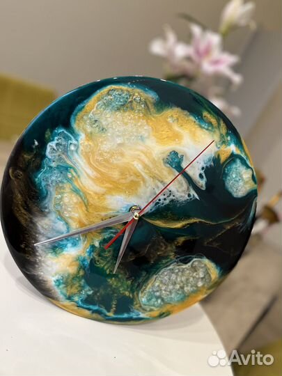 Часы из эпоксидной смолы «Срез камня Малахит»