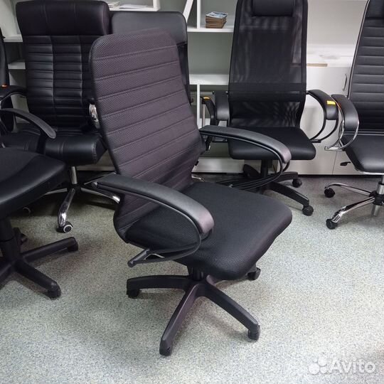 Кресло компьютерное удобное крепкое ткань