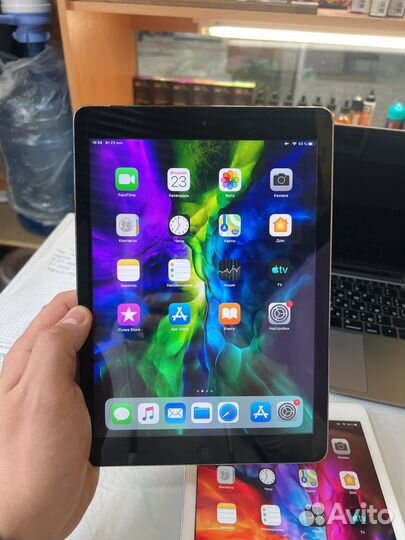 iPad AIR 16 гб черный wifi