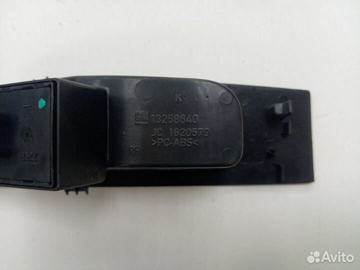 Кнопка стеклоподъемника Opel Astra 68 A16XER 2010