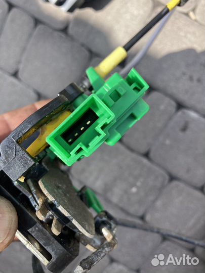 Замок задний правой kia rio 3 hyundai solaris