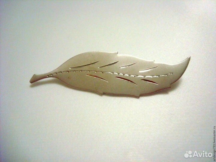 Винтажная брошь. лист. США