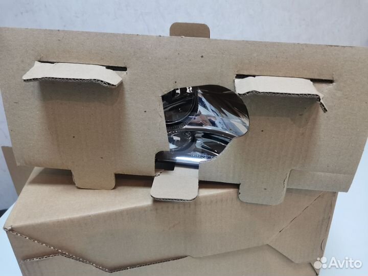 Противотуманная фара левая Пежо 408