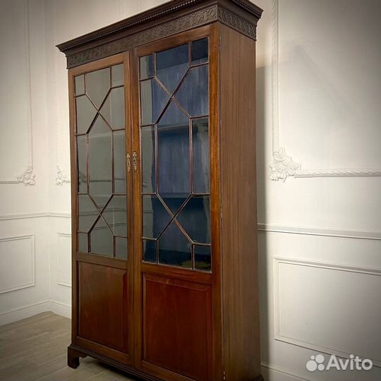 Антикварная библиотека (книжный шкаф)