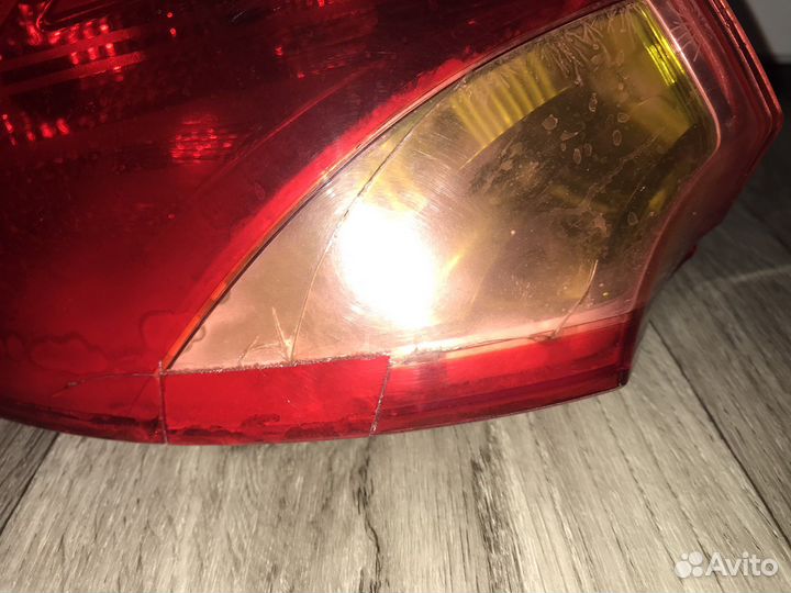 Задний левый стоп на kia ceed2 хэтчбек