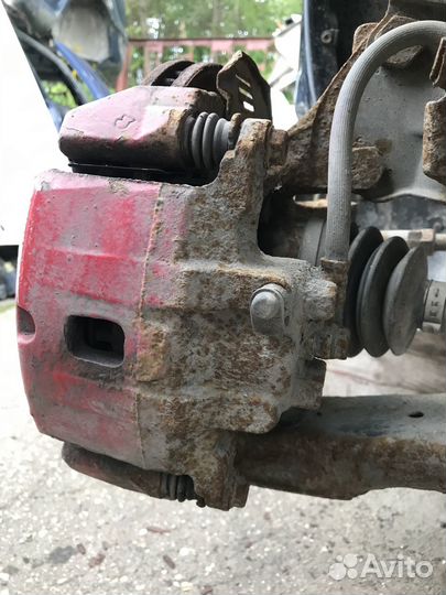 Суппорт передний правый Mitsubishi Galant 8 2.4i