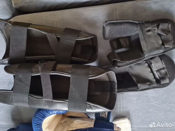 Перчатки для кикбоксинга щитки