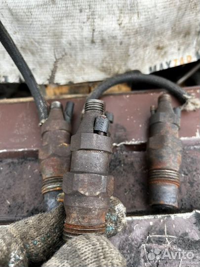 Форсунка дизельная Mercedes-Benz 207D 2.4 1987