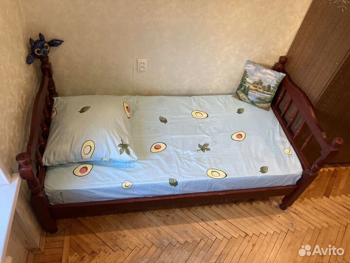 Кровать