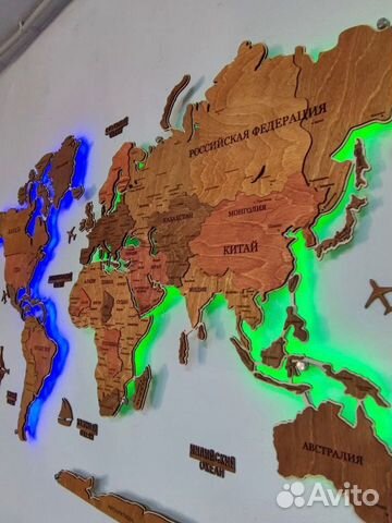 Карта мира из дерева с подсветкой