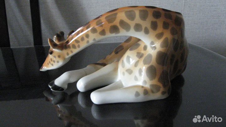 Фарфоровые статуэтки Жираф,Индус,Собаки