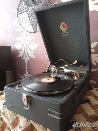 Патефон ленинградский 1935г