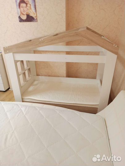 Детская кровать-домик от 3 лет с матрасом бу