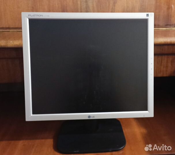 ЖК Монитор LG flatron L 171 8S-SN