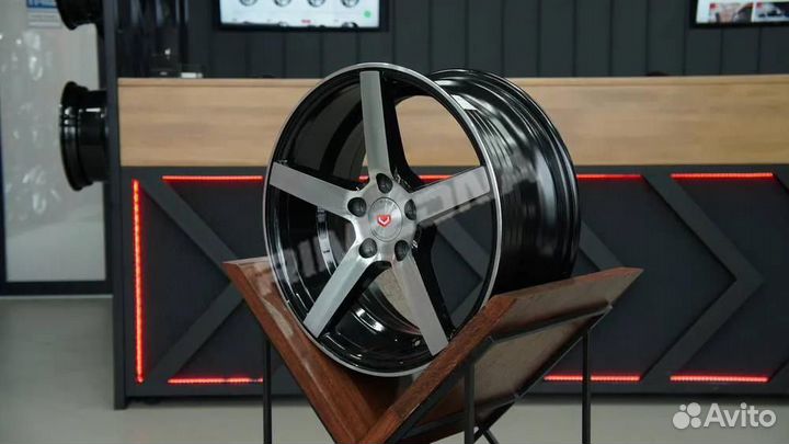 Литой диск в стиле vossen R17 4x100. Работаем с НД