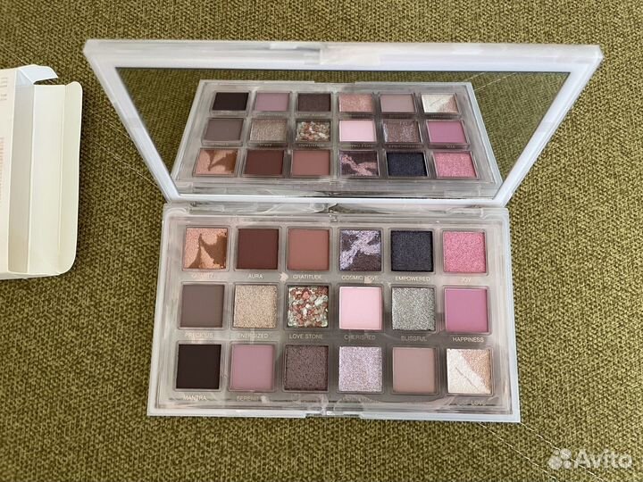 Палитра теней Huda Beauty/ резерв