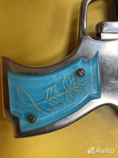 Зажигалка в виде пистолета