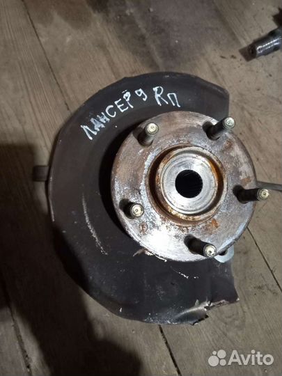 Поворотный кулак правый в сборе Митсубиси Лансер 9