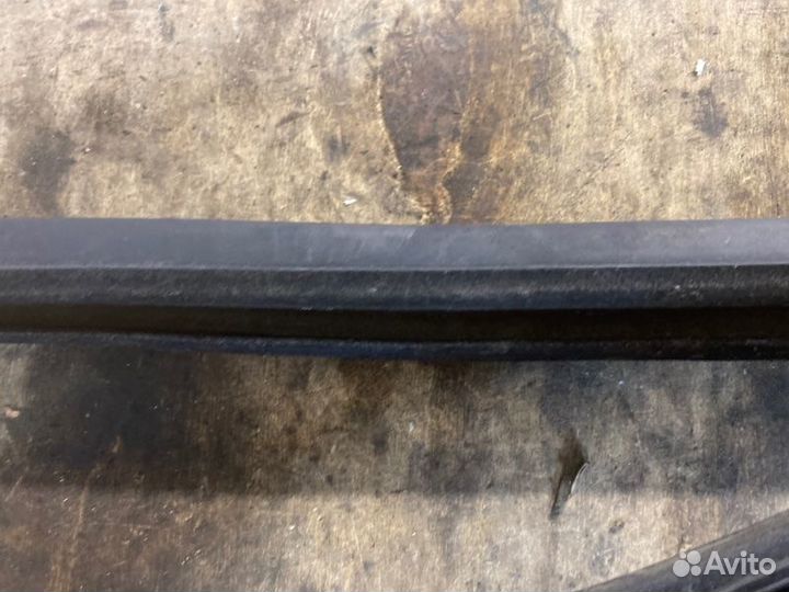 Уплотнительная резинка боковой двери правая Bmw