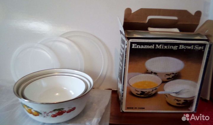 Набор эмалированных мисок с пластиковой крышкой