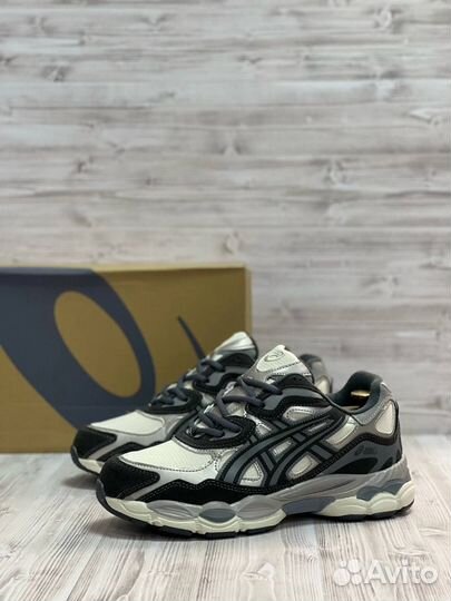 Кроссовки Asics зимние