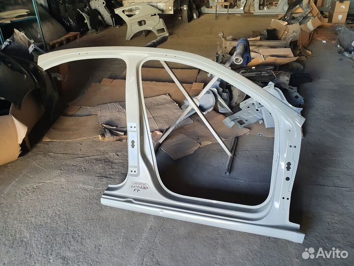 Боковина с порогом Skoda Octavia