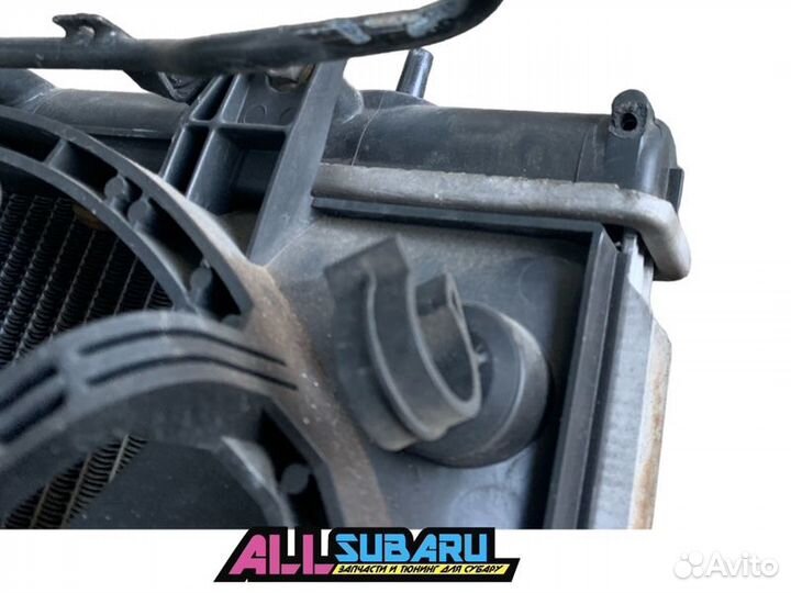 Радиатор охлаждения двигателя Subaru Impreza Wrx