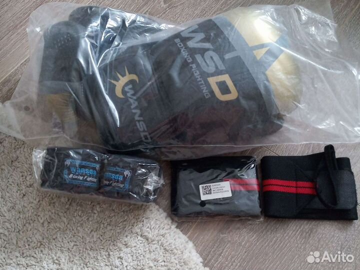 Боксерские перчатки Wansda, бинты к ним и для жима