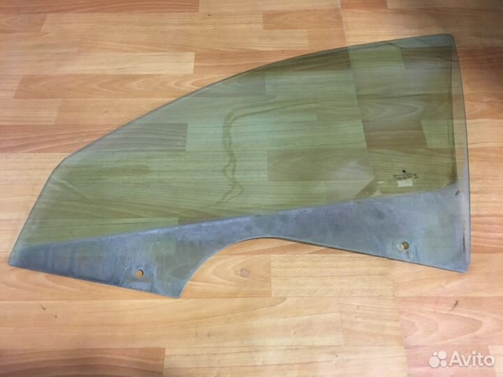 Шкода Октавия стекло двери передней левой