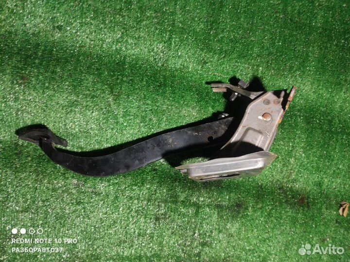 Педаль тормоза Mitsubishi Lancer 9 4G16 2004