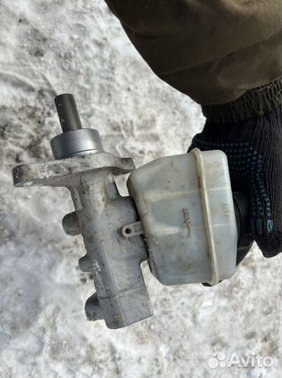 Главный тормозной цилиндр Renault Duster 1.6 2wd