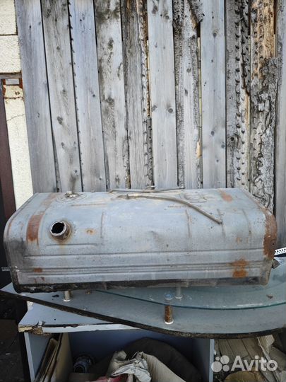 Топливный бак на грузовой автомобиль