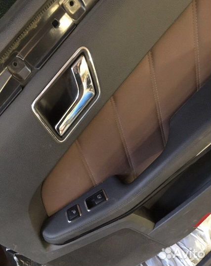 Обшивка двери правая Mercedes w212 коричневая