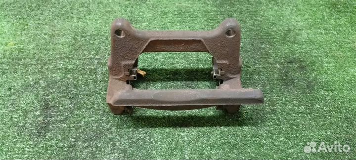 Скоба суппорта заднего левого Audi Audi A8 4E 2