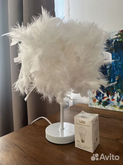 Новые настольные светильники с перьями