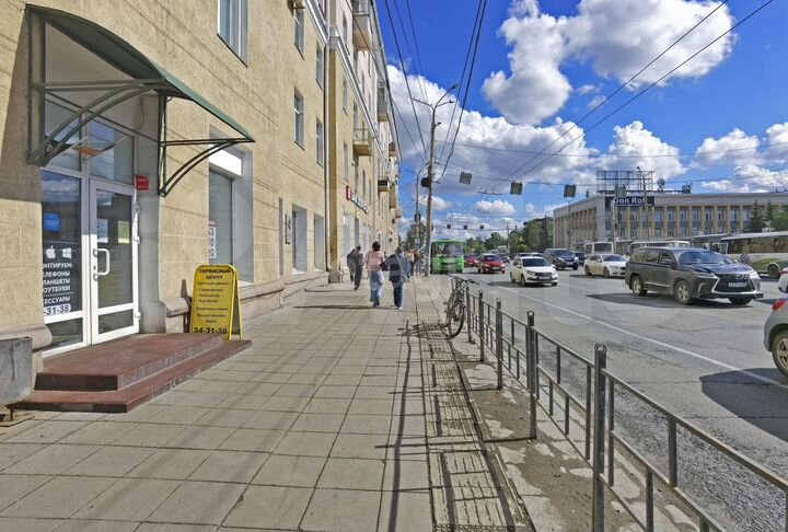 Помещение 293 м². 1 этаж и цоколь. Трафик. 1 линия