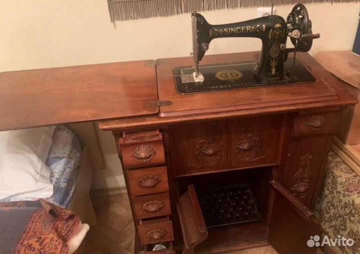 Швейная машинка Singer с родной дубовой тумбой