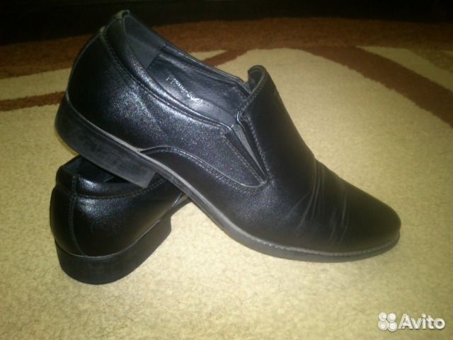 Одежда к школе (брюки, жилет, рубашки и обувь)