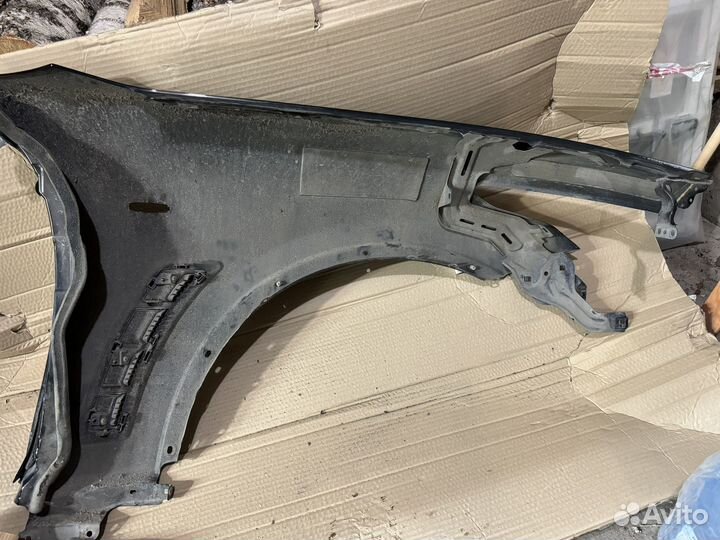 Переднее левое крыло