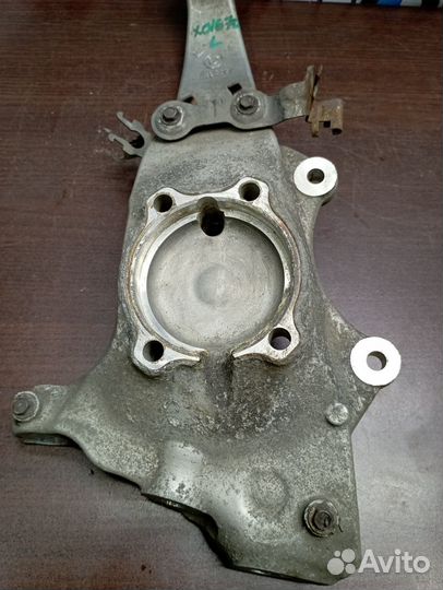 Передний левый кулак BMW F10