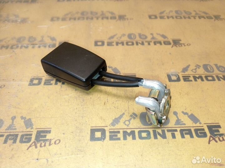 Ответная часть ремня безопасности задняя Passat B5