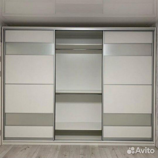 Шкаф купе с зеркалом