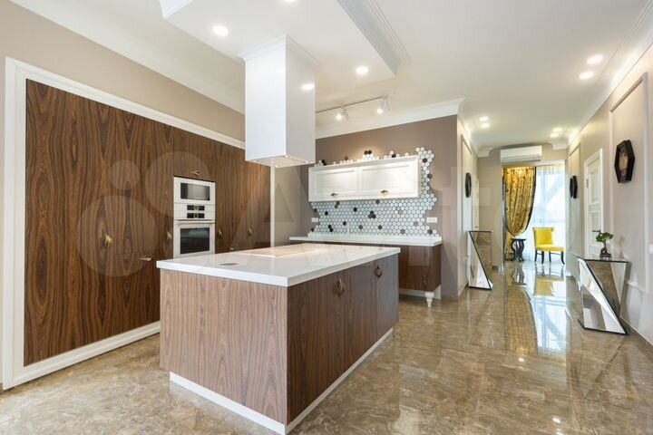 5-к. квартира, 240 м², 24/24 эт.