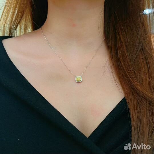 Золотая подвеска с желтым бриллиантам 1 карат