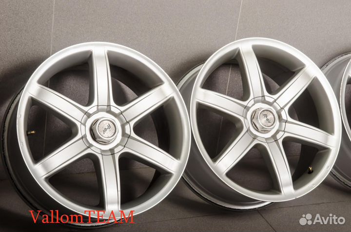 Лот UP27543823 Фирменные 18-е диски R-evolution