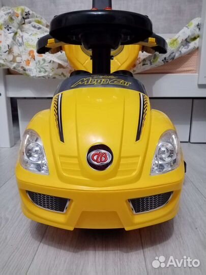 Машинка каталка толокар с ручкой