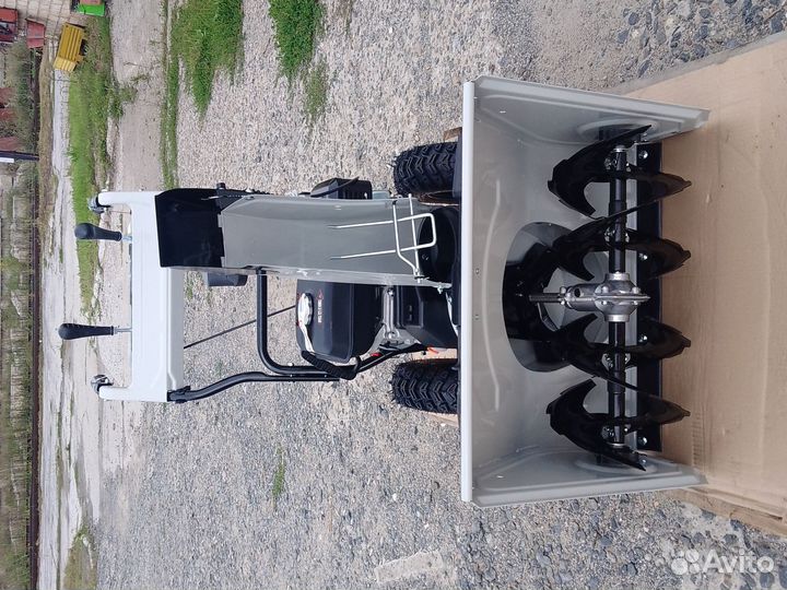 Снегоуборщик бензиновый самоходный