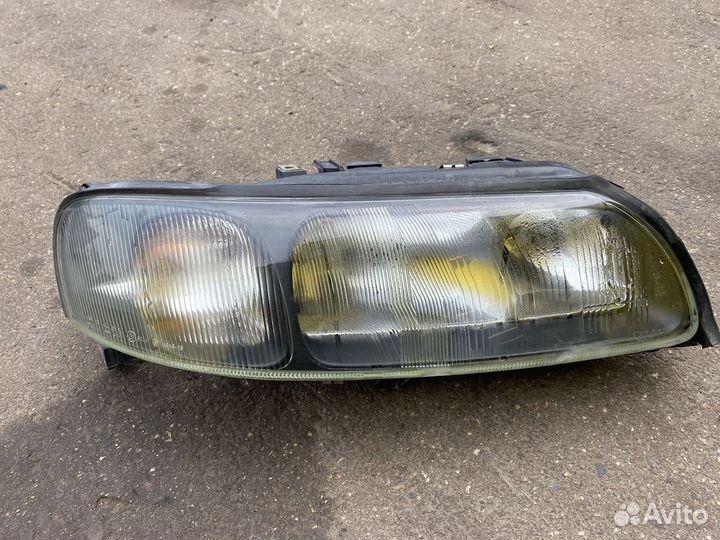 Фара правая 8693550 Volvo V70 XC70 SW SZ