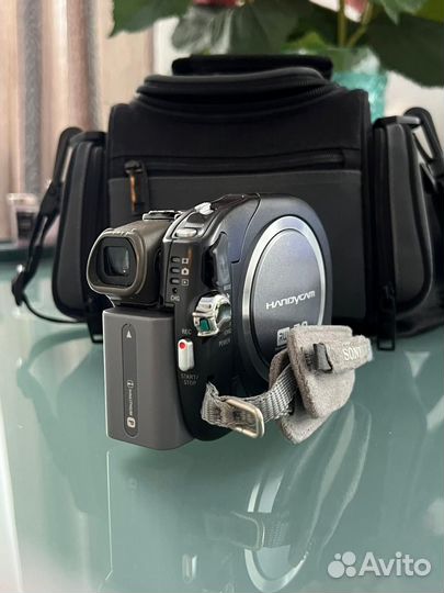 Продам видеокамеру Sony