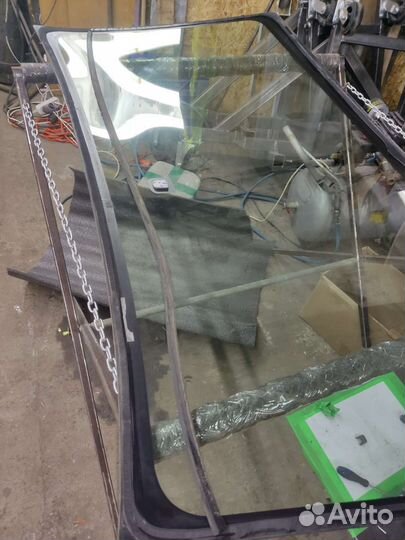 Лобовое стекло Митсубиси Л200